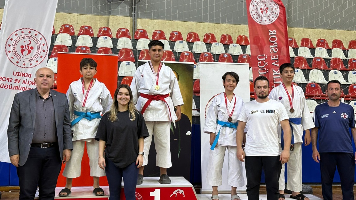 Denizli 23 Nisan Ulusal Egemenlik ve Çocuk Bayramı Karate Turnuvasında Okulumuz Öğrencileri Derece ile ayrıldılar.